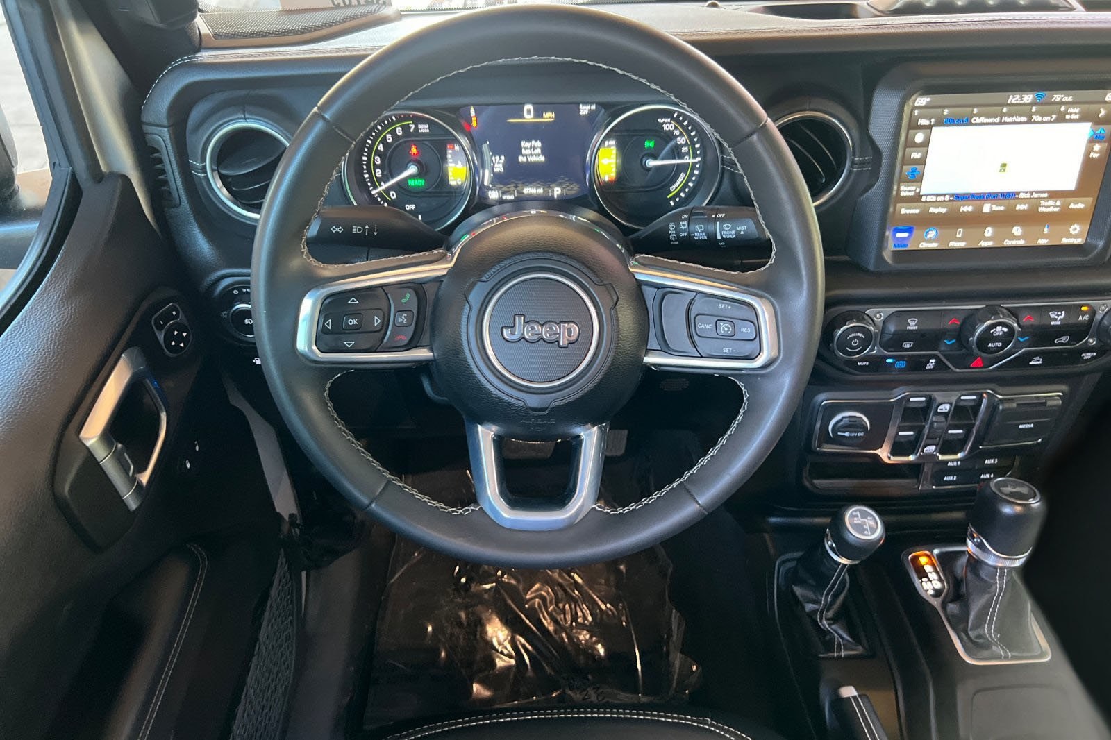 2023 Jeep Wrangler Sahara 4xe photo 13