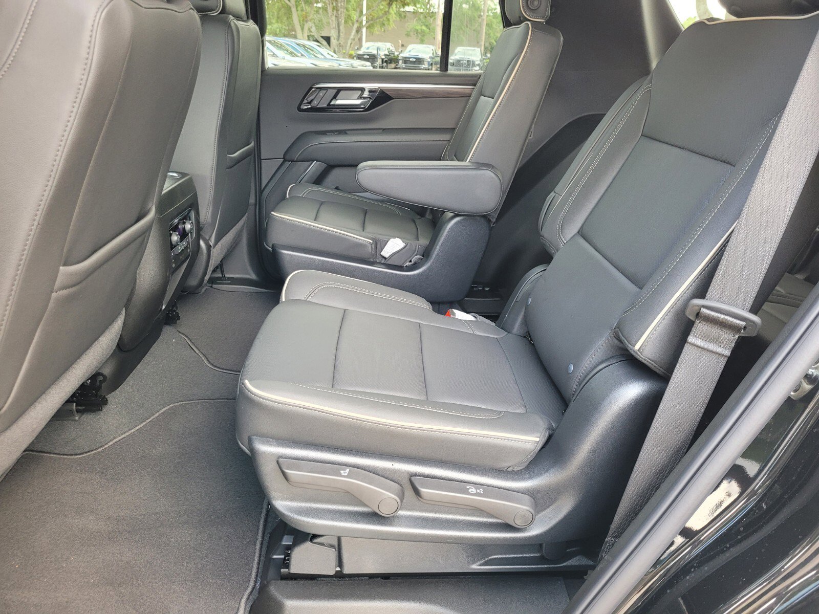 2025 Chevrolet Tahoe Premier photo 21