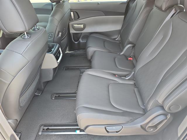 2026 Kia Carnival EX photo 15