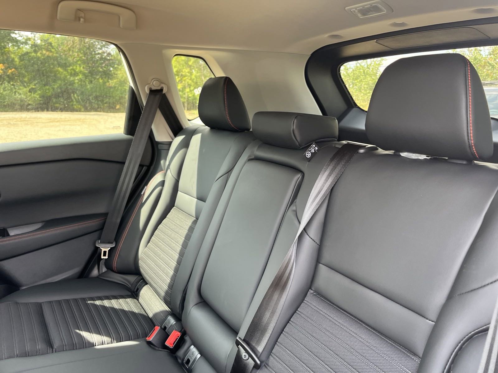 2025 Nissan Rogue SV photo 10