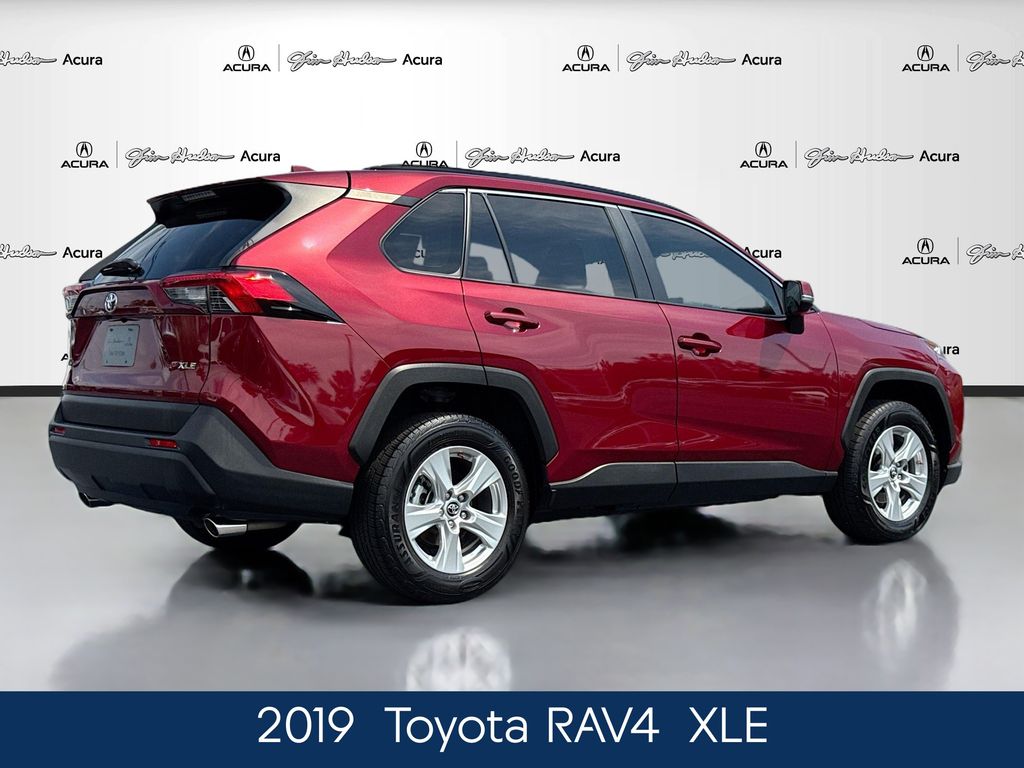 2019 Toyota RAV4 XLE photo 2