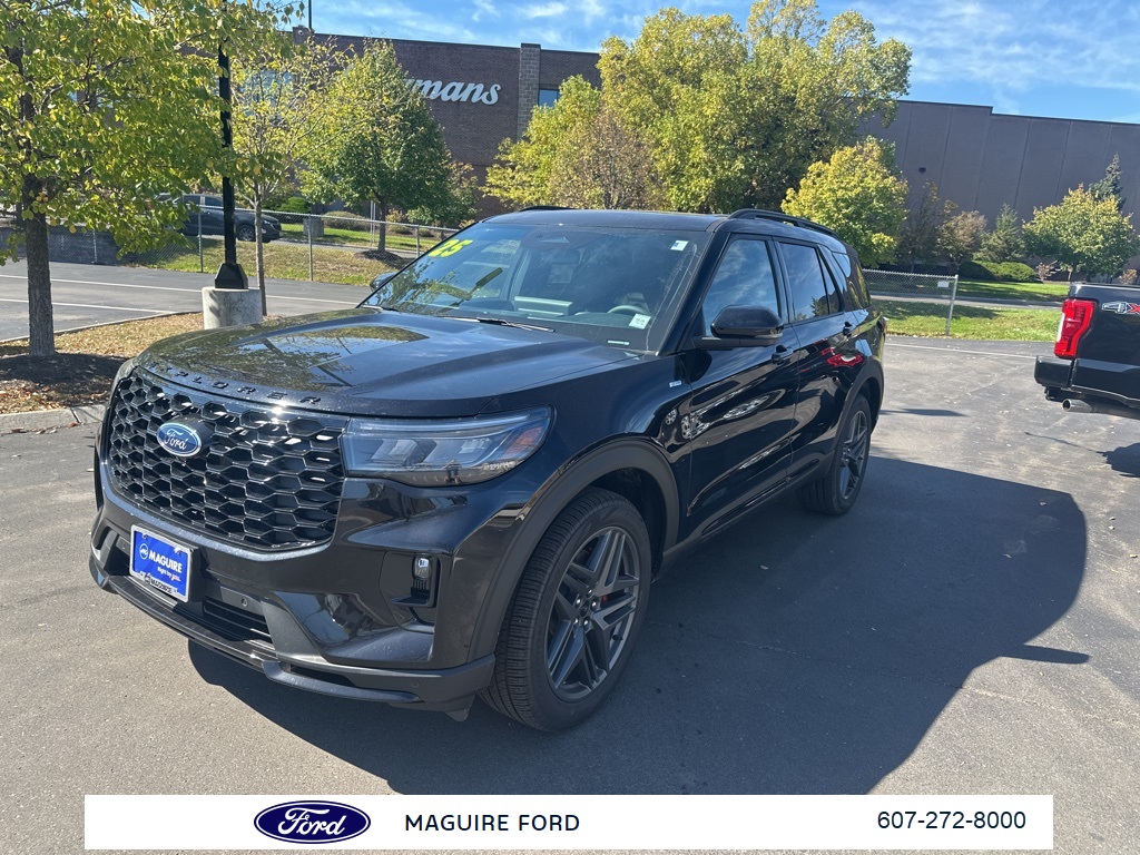 2025 Ford Explorer ST-Line photo 8