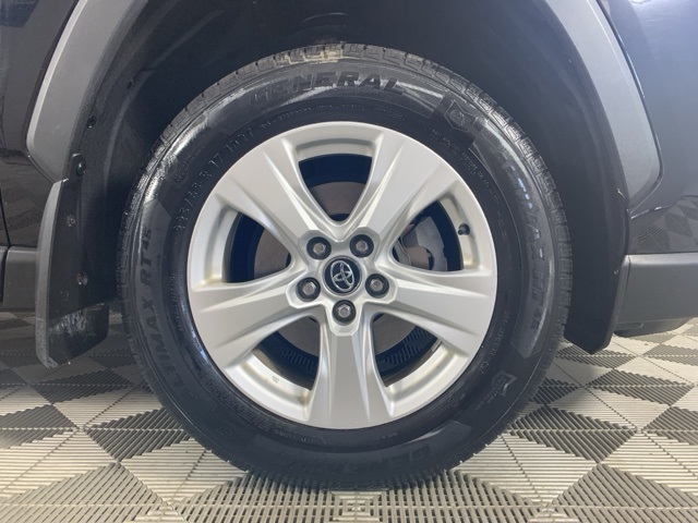 2021 Toyota RAV4 XLE photo 8