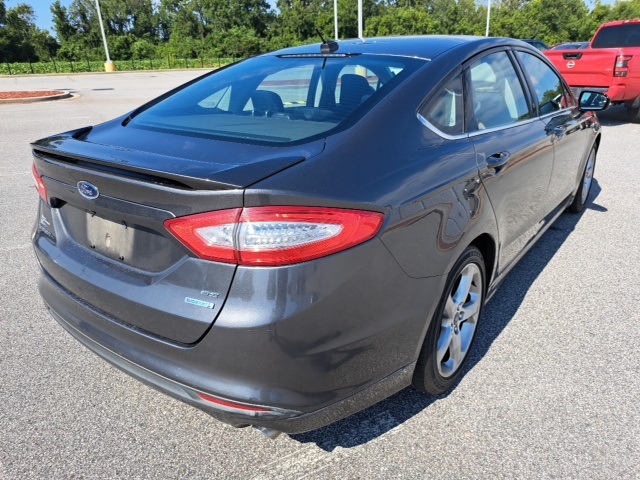 2016 Ford Fusion SE photo 9