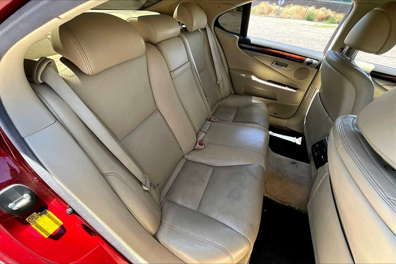 2013 Lexus LS 460 photo 18