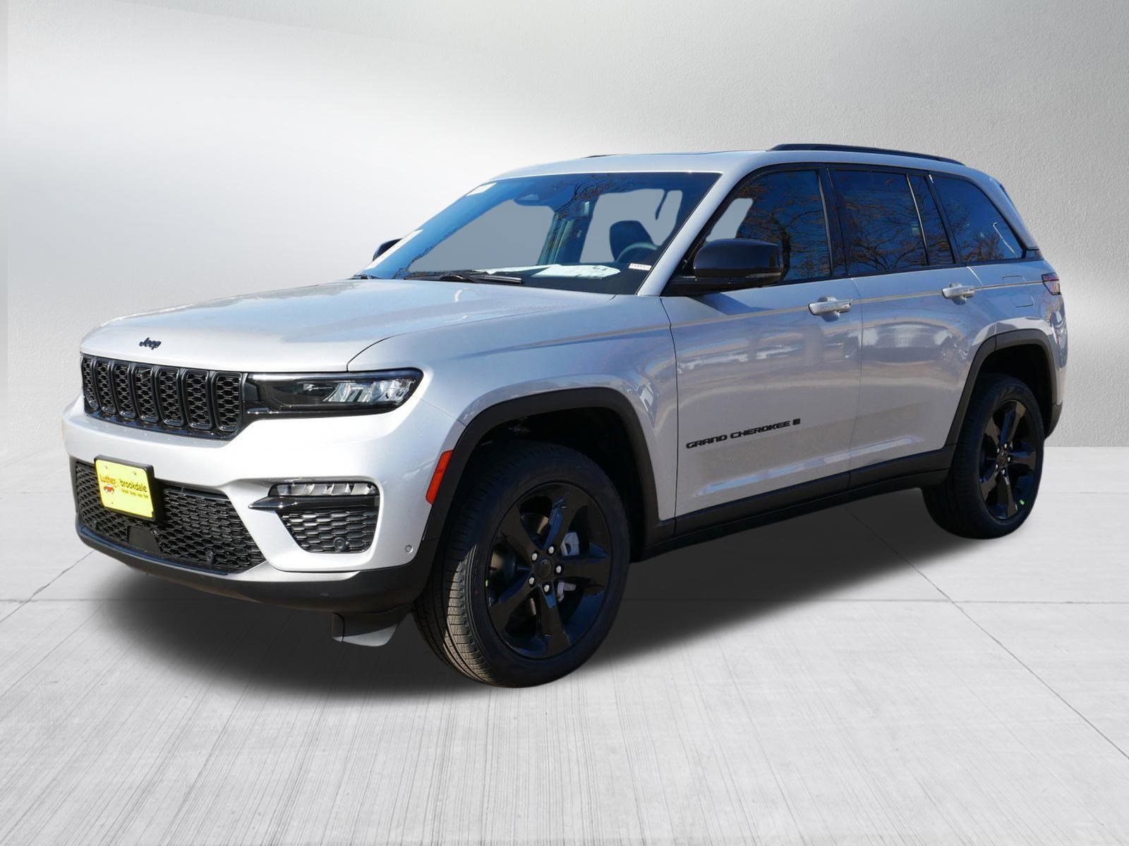 2025 Jeep Grand Cherokee Limited photo 2