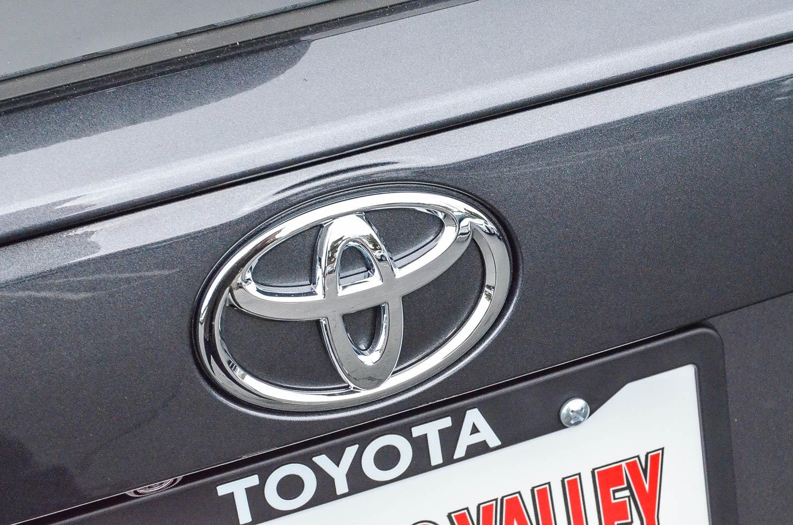 2025 Toyota RAV4 LE photo 4