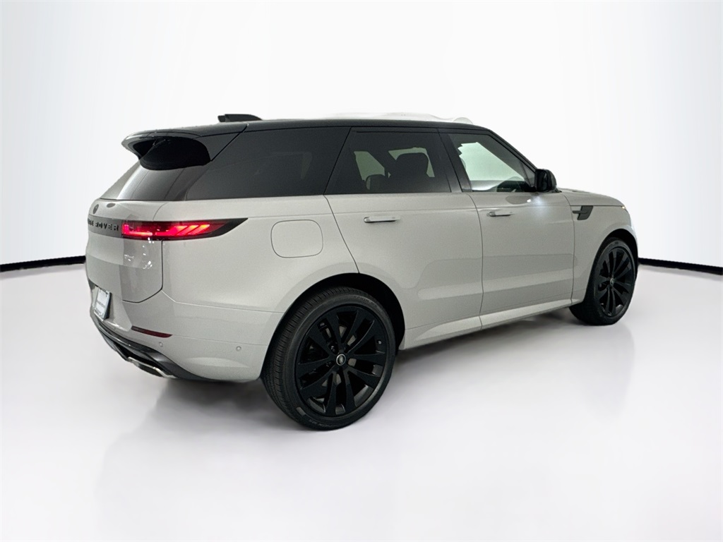 2025 Land Rover Range Rover Sport SE photo 3