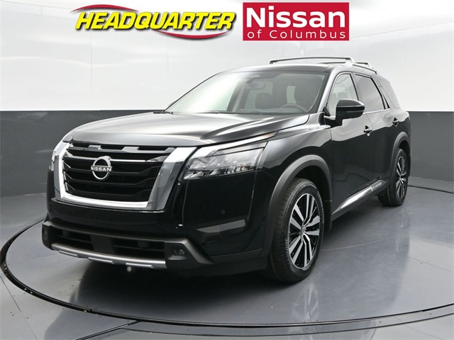 2025 Nissan Pathfinder Platinum's photo