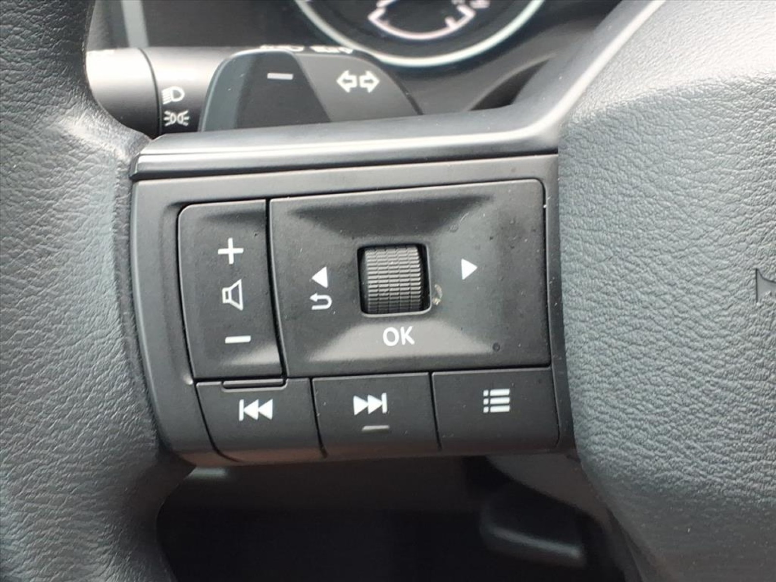 2025 Nissan Rogue S White at Robbins Nissan