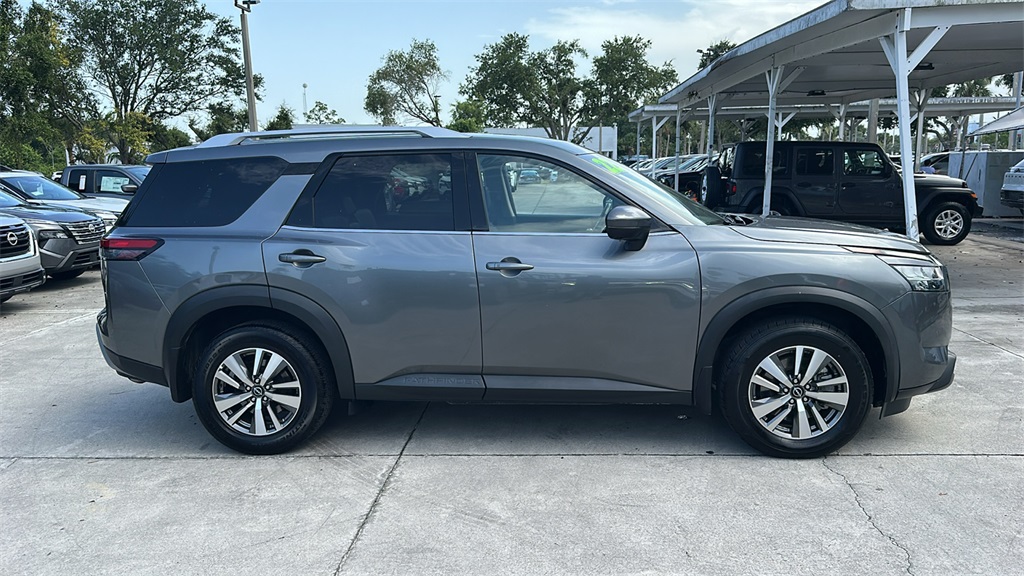 2022 Nissan Pathfinder SL photo 6