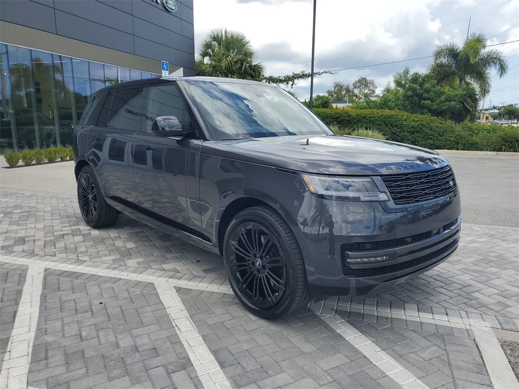 2025 Land Rover Range Rover SE photo 4
