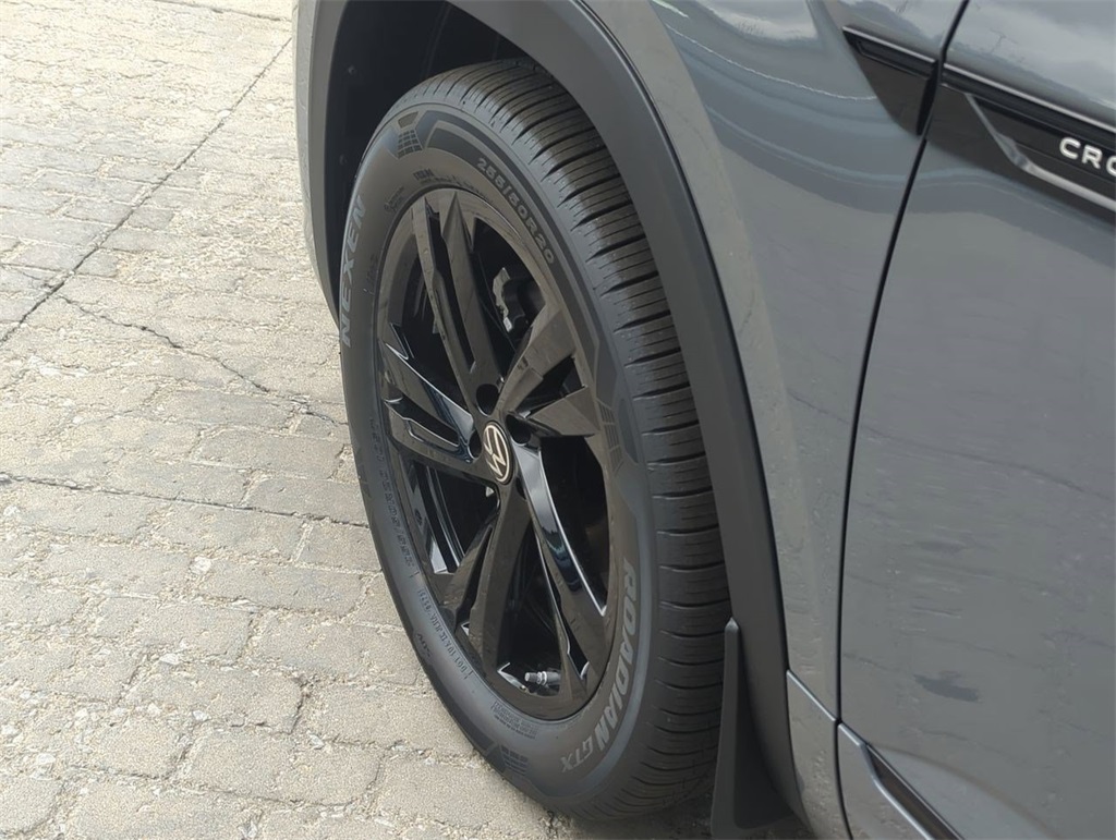 2026 Volkswagen Atlas Cross Sport SEL R-Line photo 22