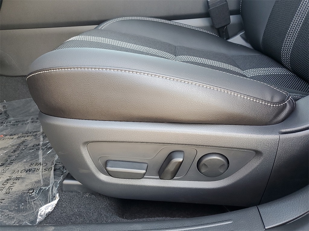 2025 Mazda CX-50 Preferred photo 13