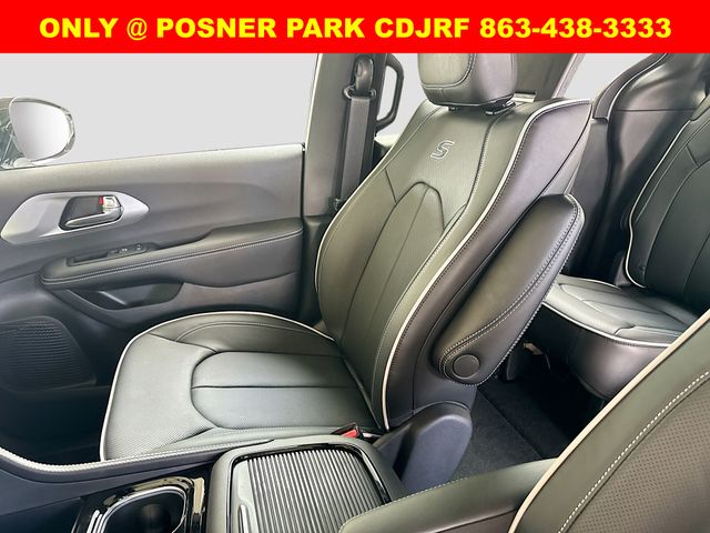 2026 Chrysler Pacifica Limited photo 22