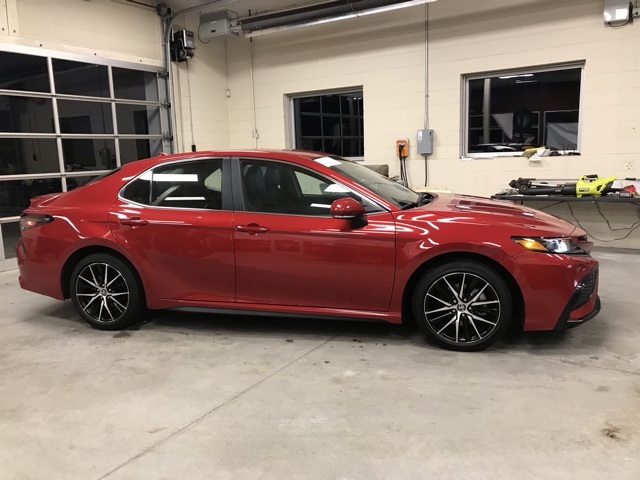 2023 Toyota Camry SE photo 2