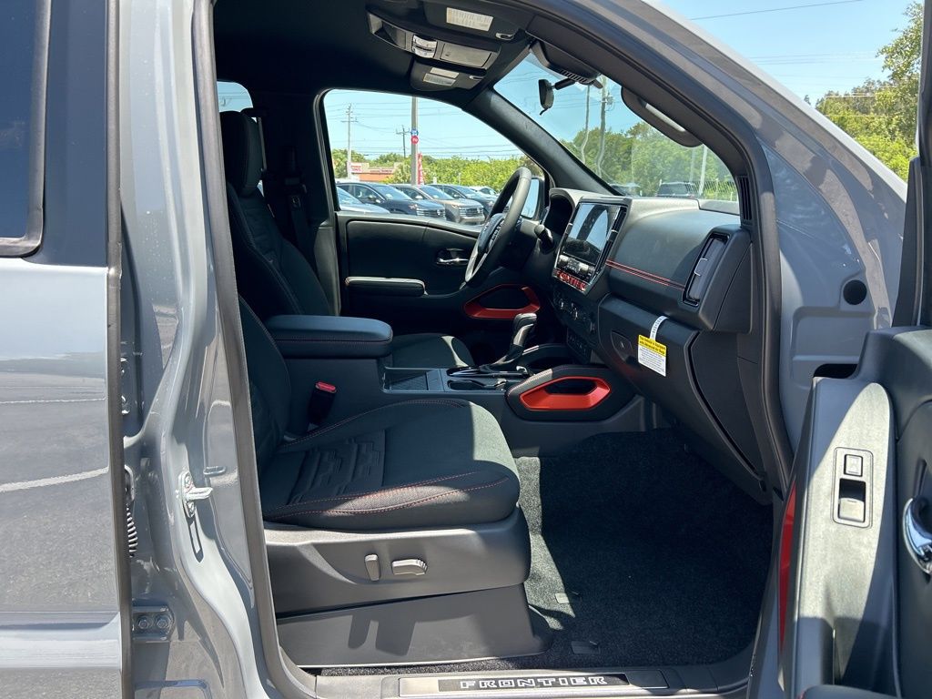 2025 Nissan Frontier PRO-4X photo 35
