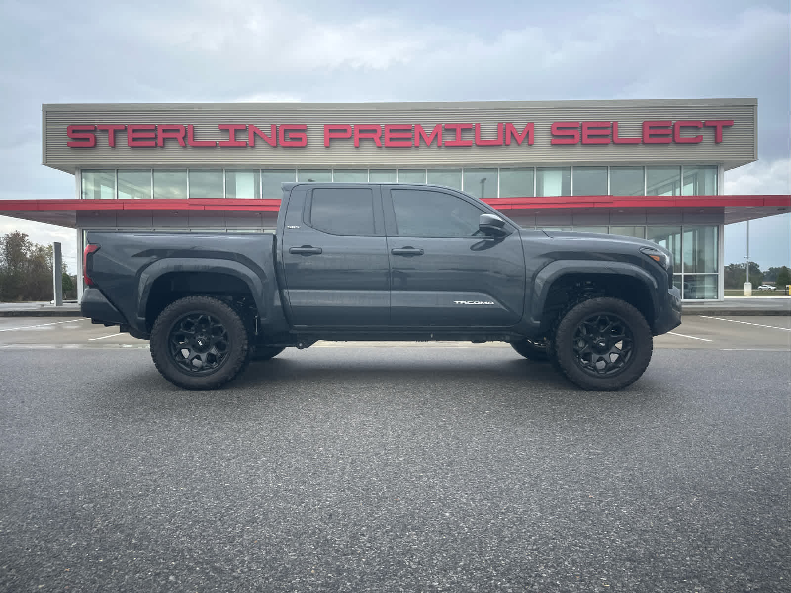 2024 Toyota Tacoma SR5's photo