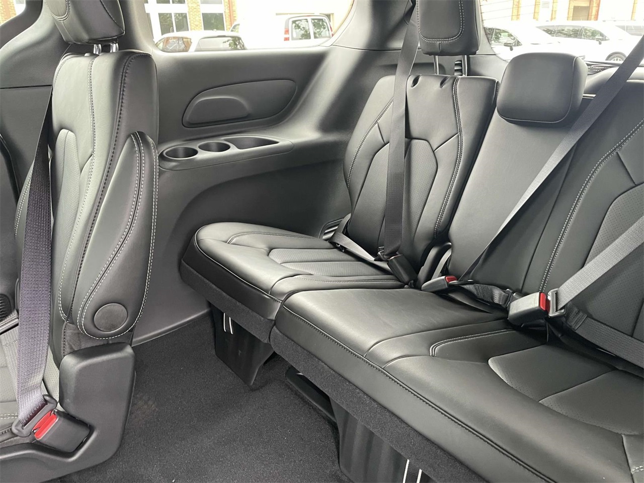 2026 Chrysler Pacifica photo 24