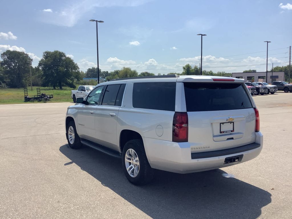 2019 Chevrolet Suburban LT photo 5