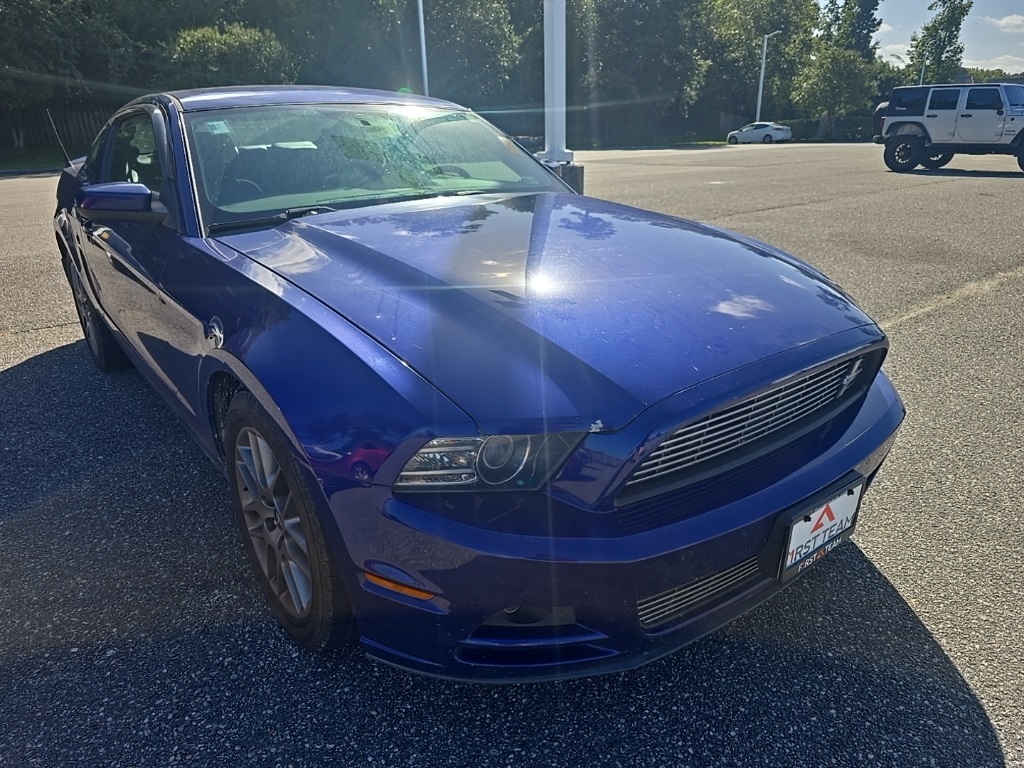 2014 Ford Mustang V6 Premium photo 3