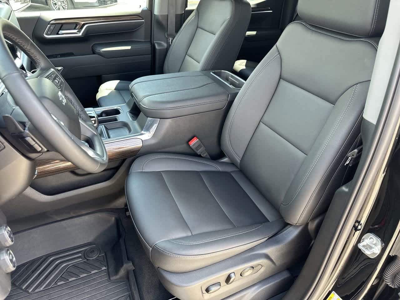 2025 Chevrolet Silverado 1500 RST photo 21