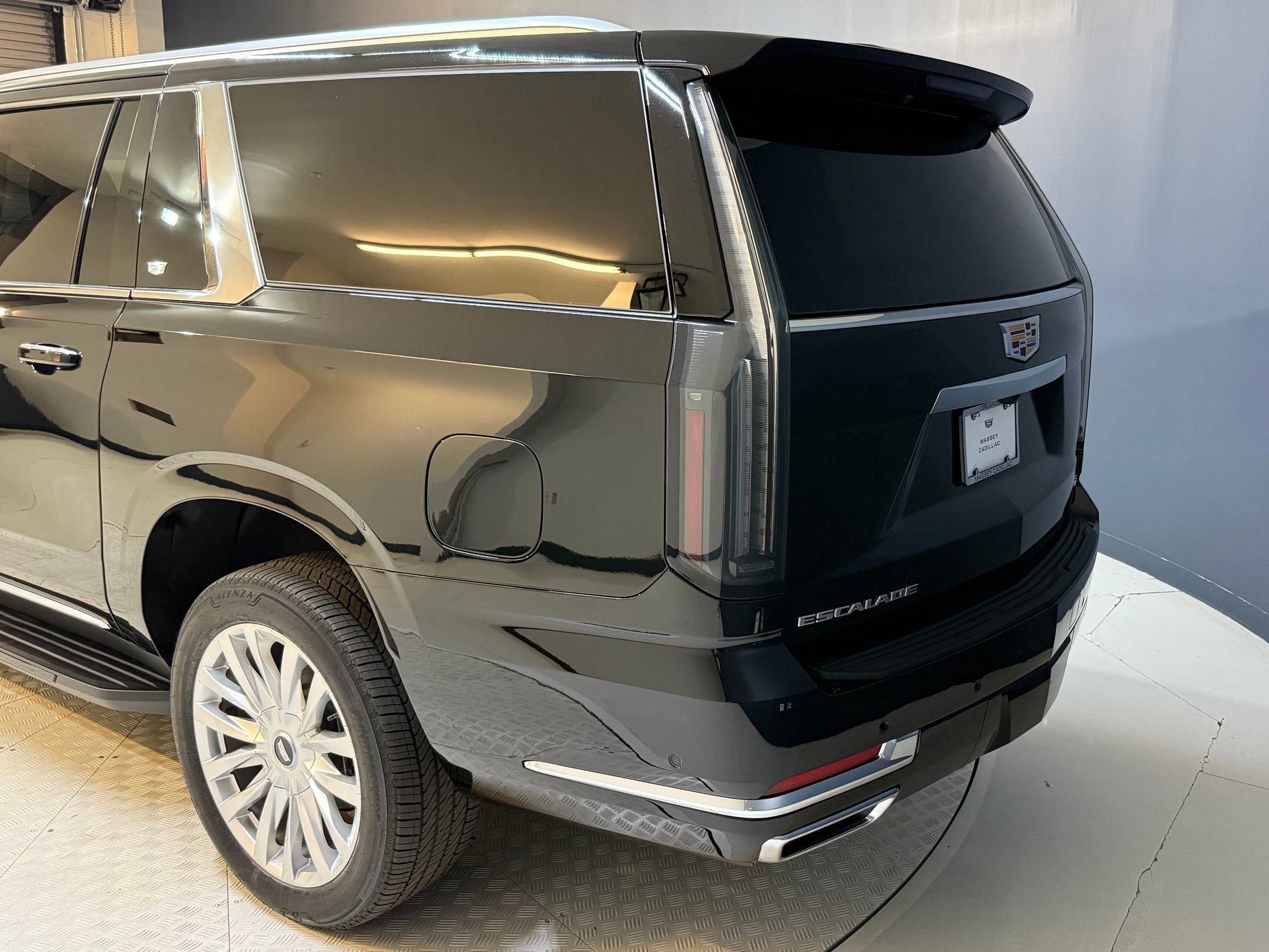 2025 Cadillac Escalade ESV Luxury photo 19