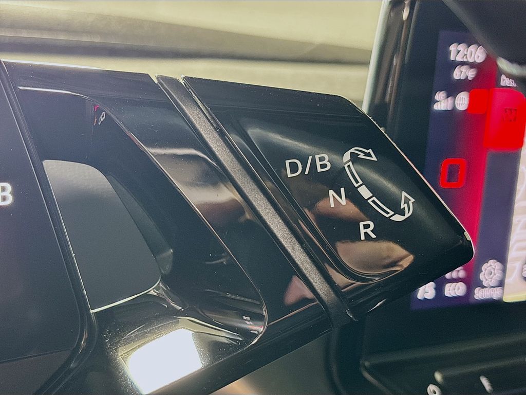 2021 Volkswagen ID.4 Pro photo 17
