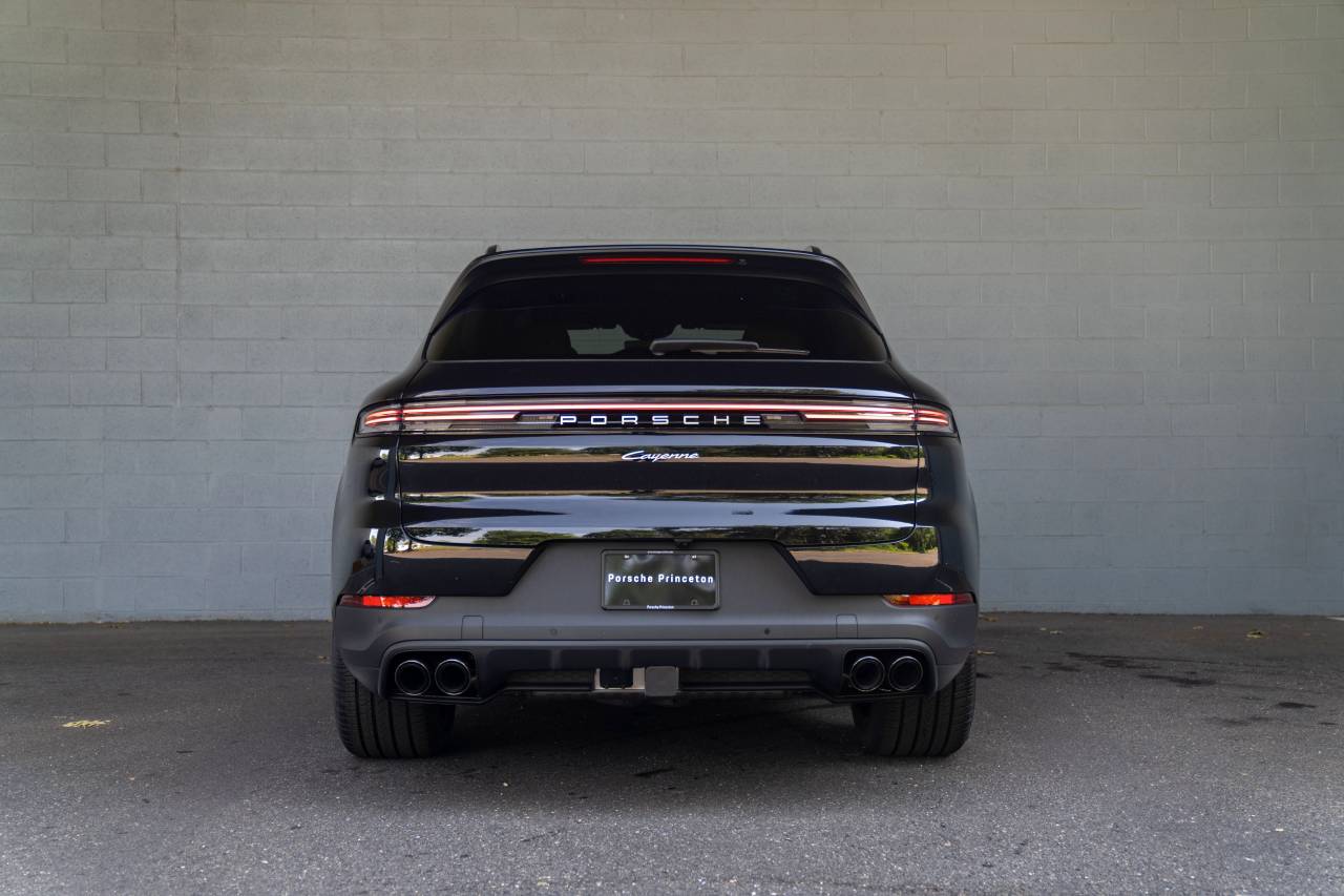2025 Porsche Cayenne photo 15