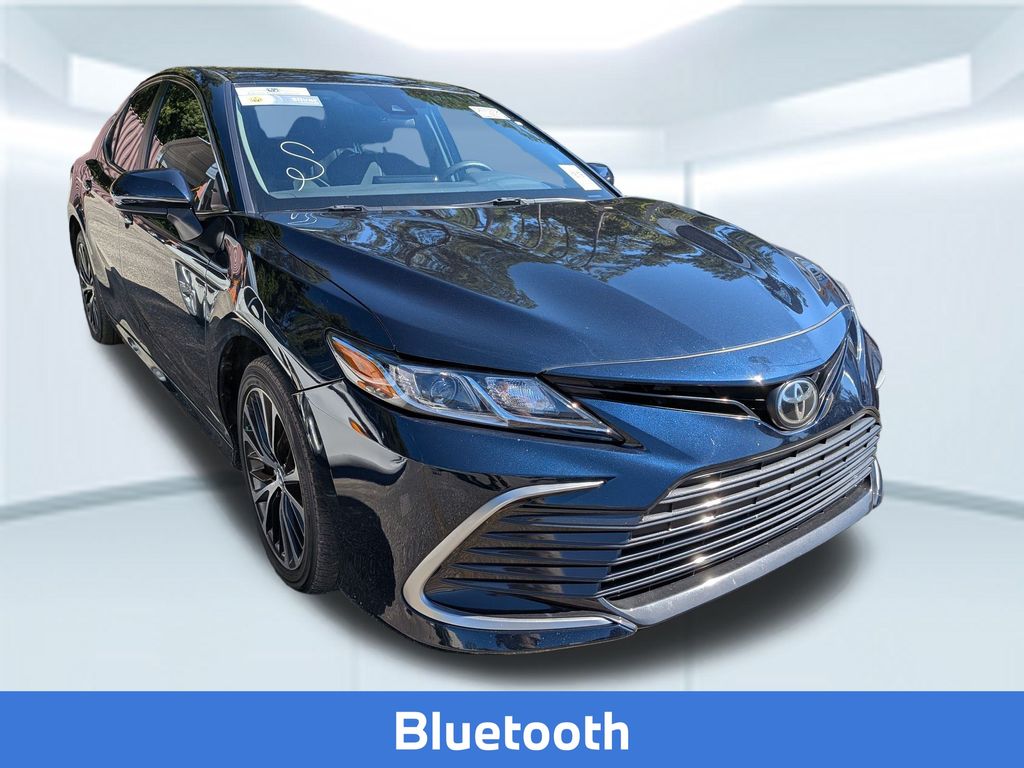 2021 Toyota Camry LE photo 3