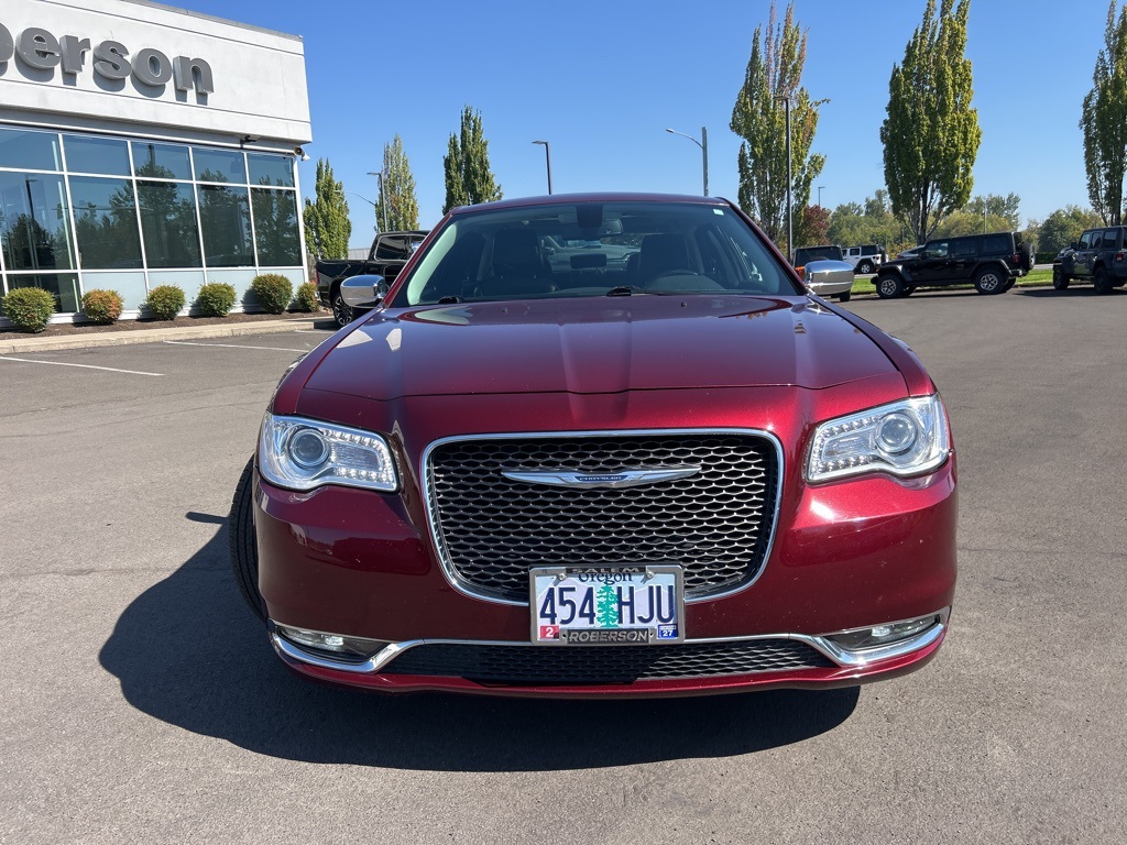 2017 Chrysler 300 C photo 8