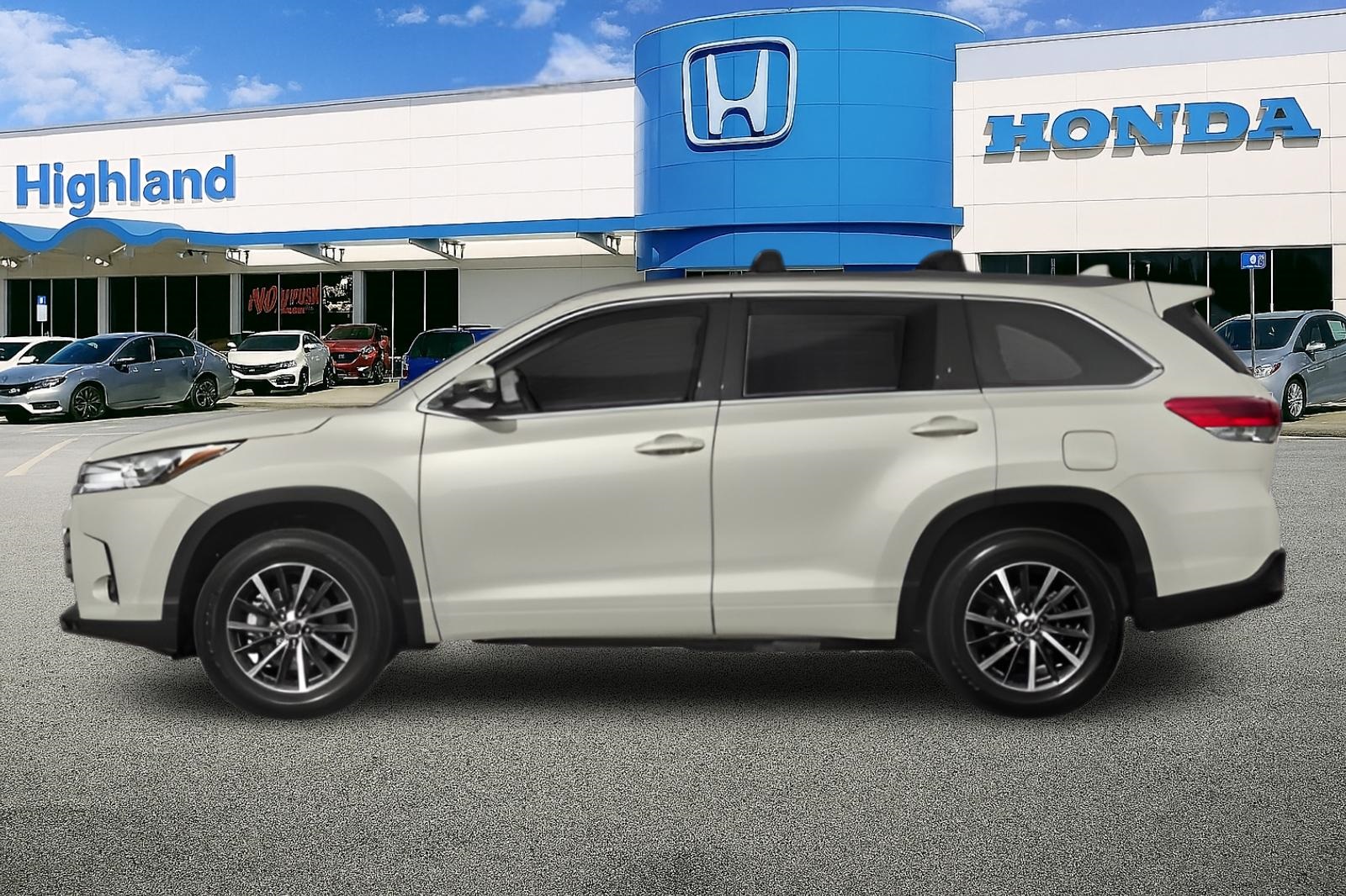 2017 Toyota Highlander XLE photo 2