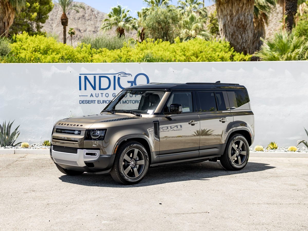 2025 Land Rover Defender S's photo