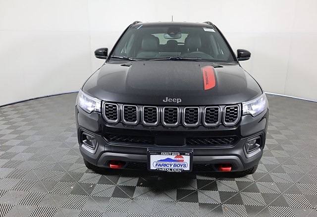 2025 Jeep Compass Trailhawk photo 3