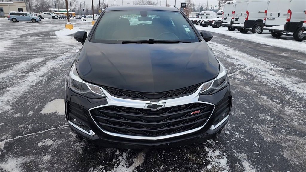 2019 Chevrolet Cruze LT photo 2