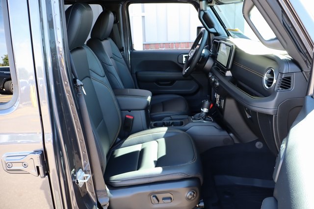 2025 Jeep Wrangler Sahara photo 44