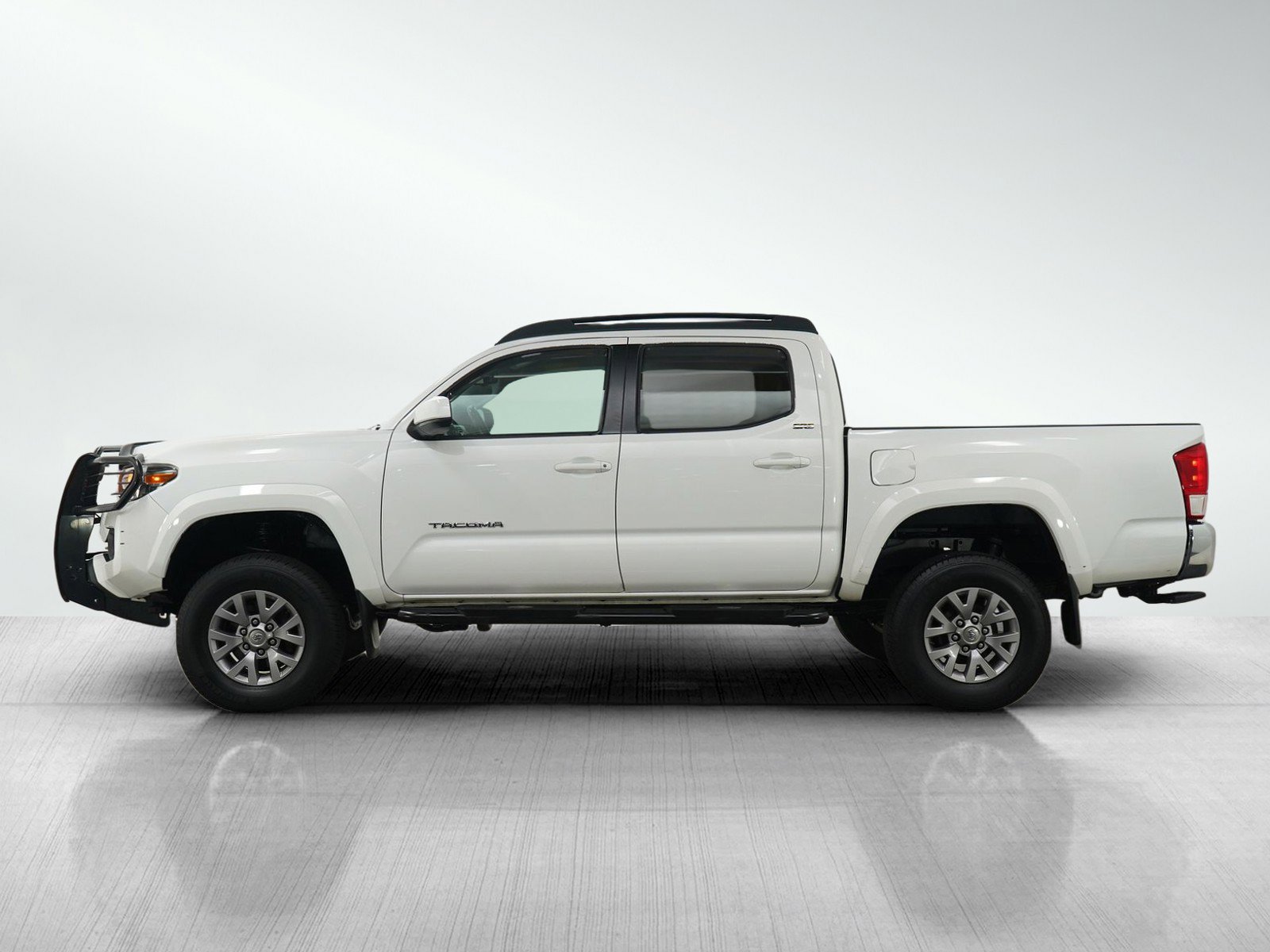 Used 2017 Toyota Tacoma SR5 with VIN 3TMCZ5AN5HM044885 for sale in Bloomington, Minnesota