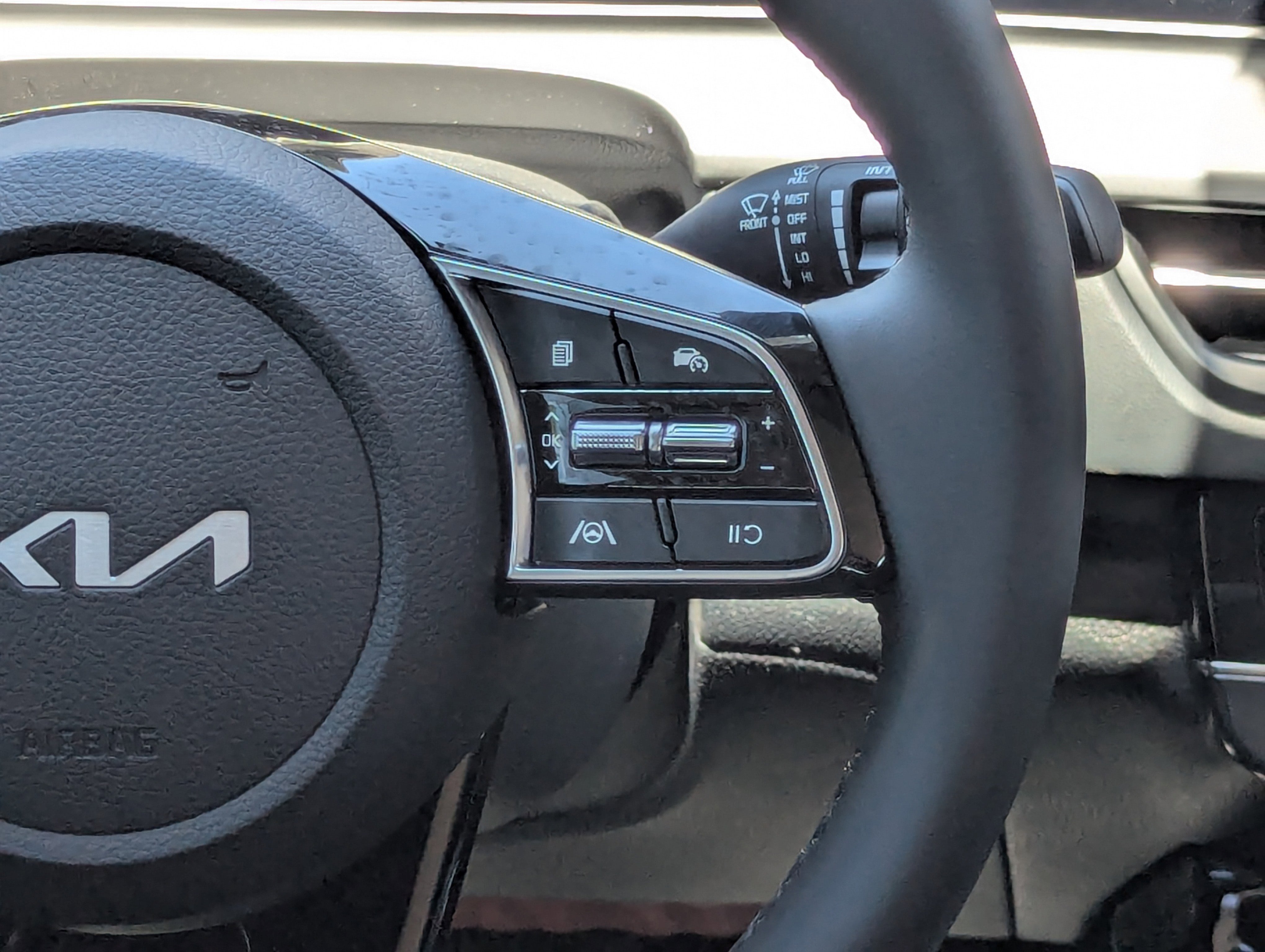 2025 Kia Seltos EX photo 3