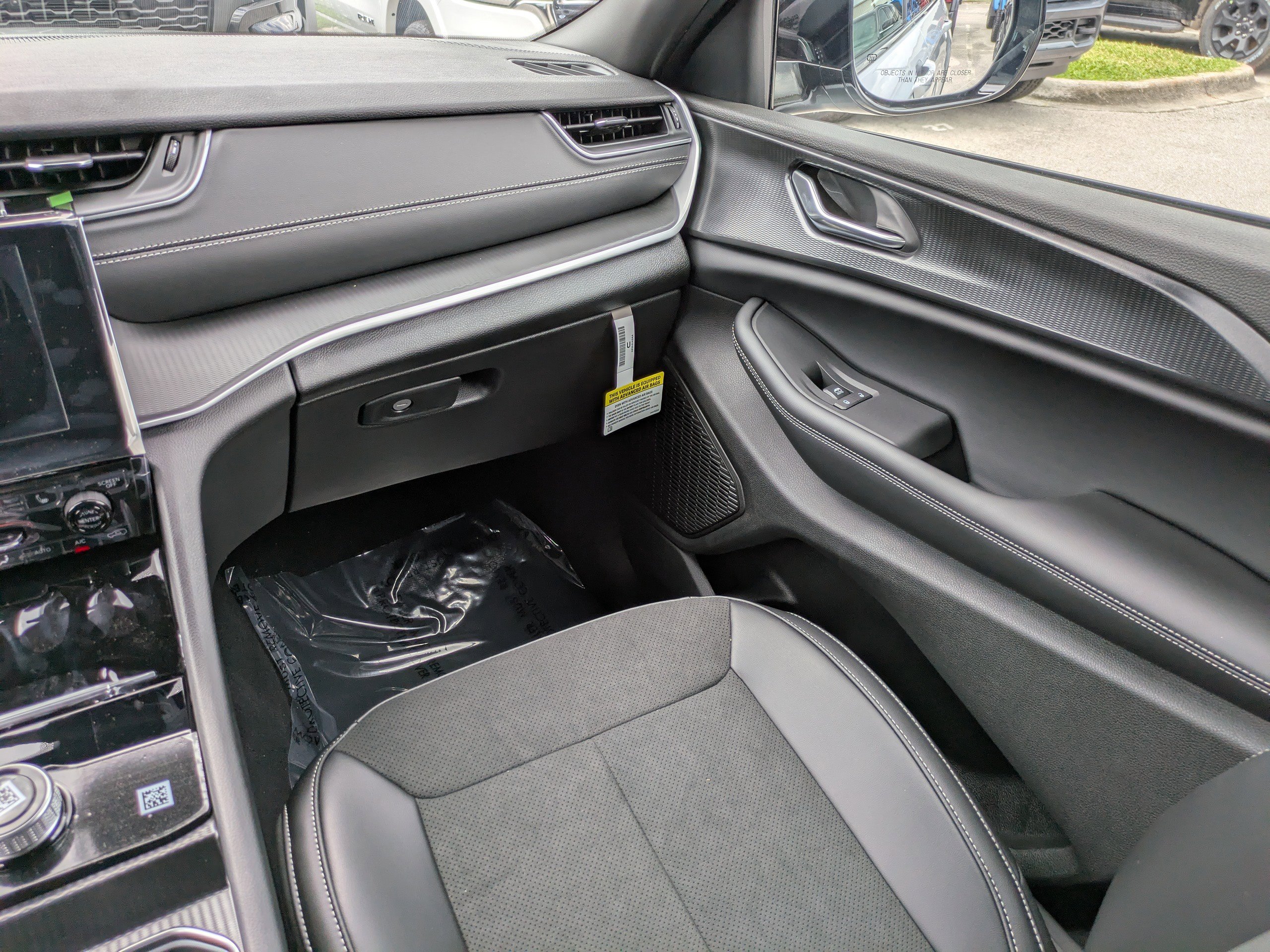 2025 Jeep Grand Cherokee Laredo Altitude photo 15