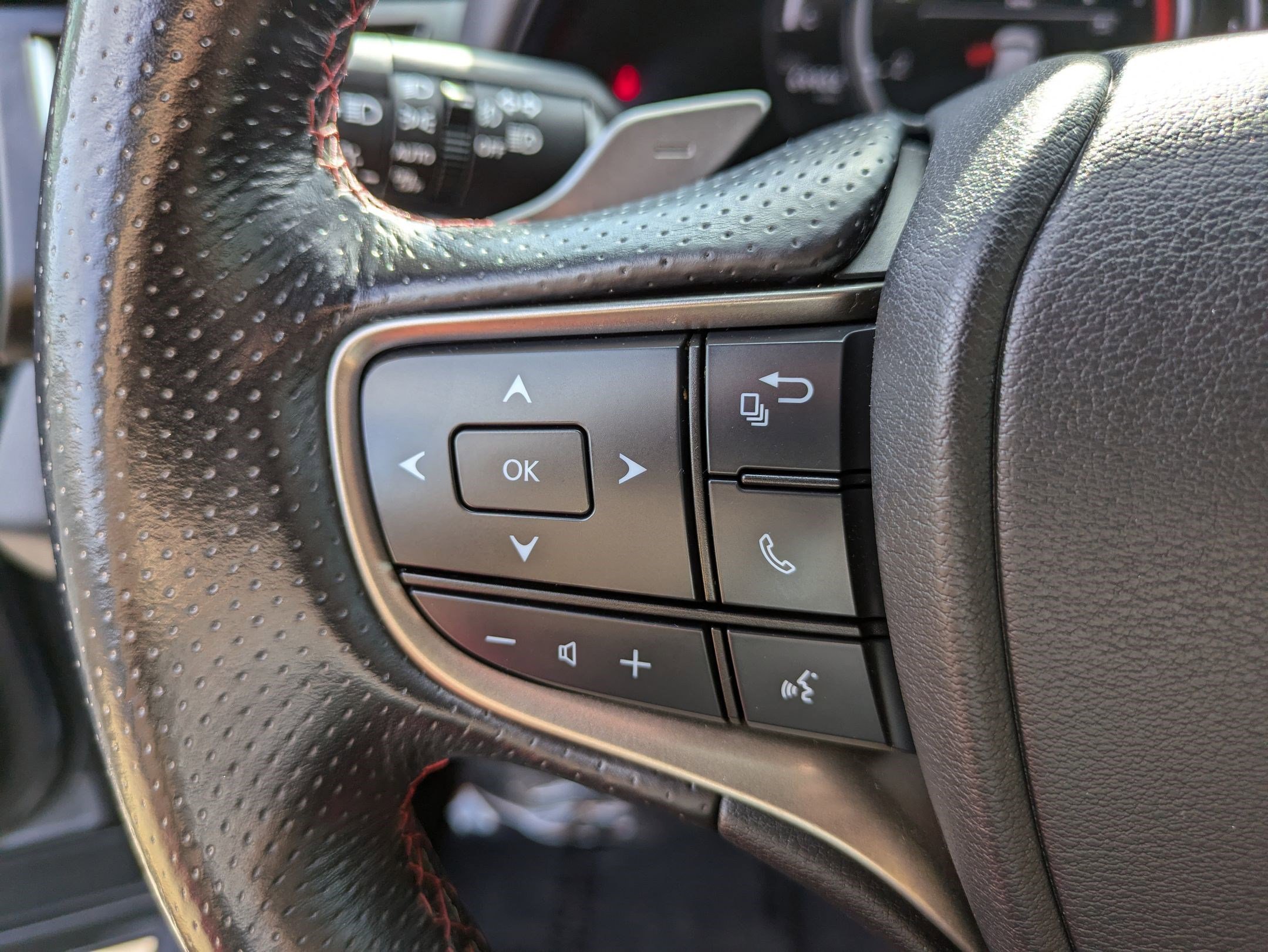 2020 Lexus UX 200 F SPORT photo 16