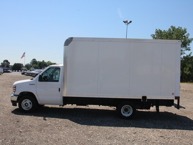 2025 Ford E-350 Base photo 4