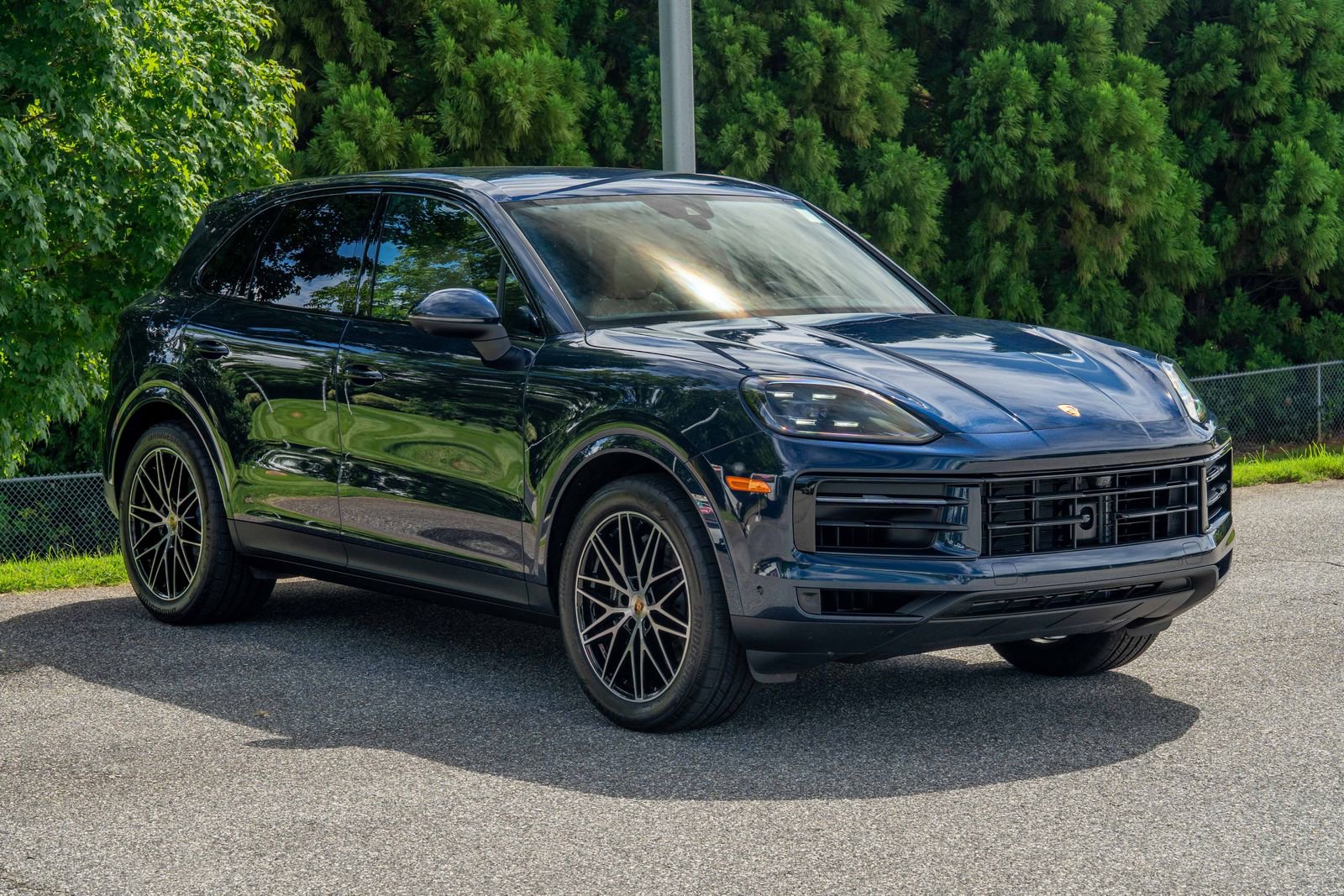 2025 Porsche Cayenne Base photo 9