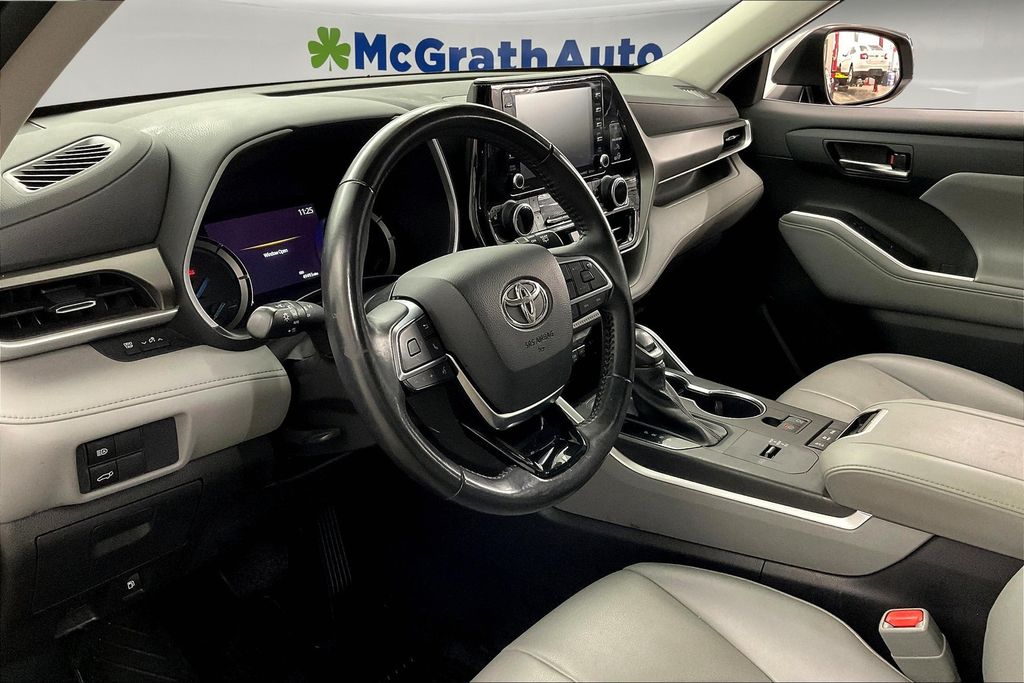 2021 Toyota Highlander Hybrid XLE photo 13