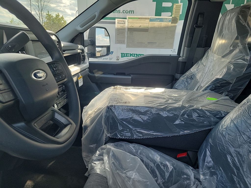 2025 Ford F-350 XLT photo 4