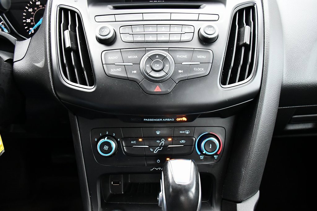 2015 Ford Focus SE photo 17