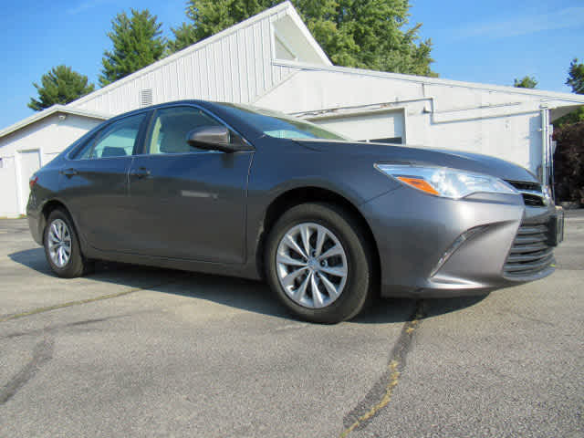2015 Toyota Camry LE photo 5