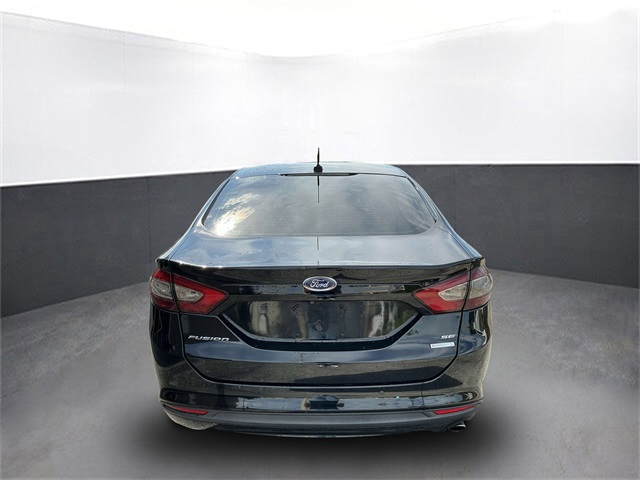 2016 Ford Fusion SE photo 2