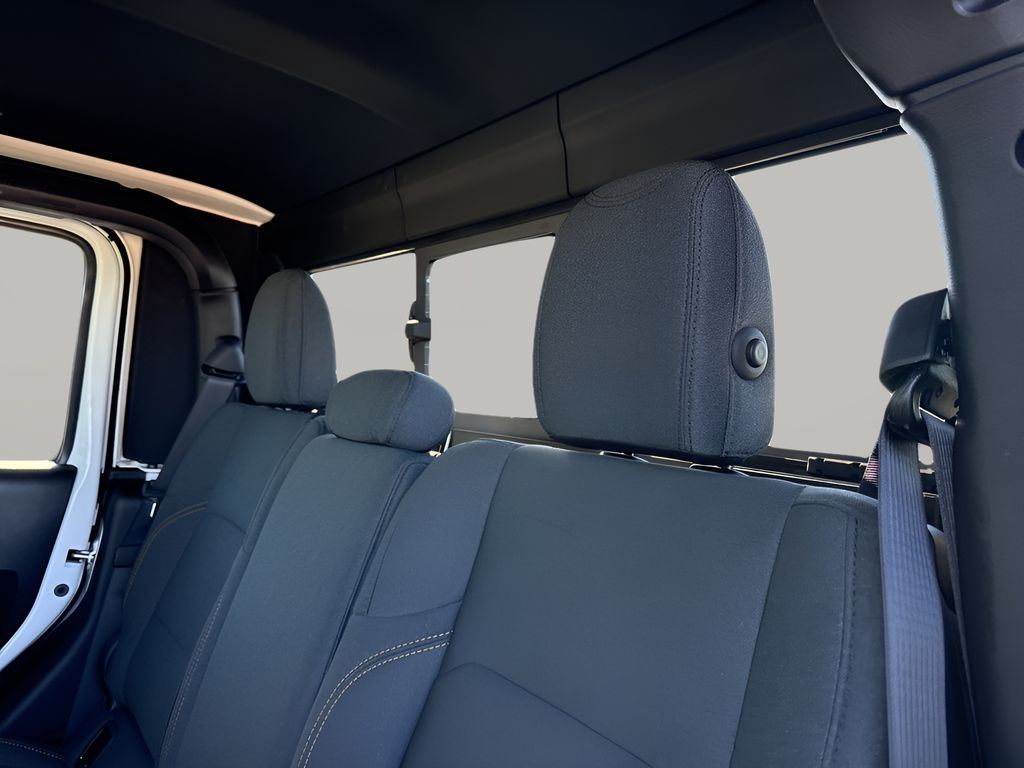 2025 Jeep Gladiator Willys photo 30