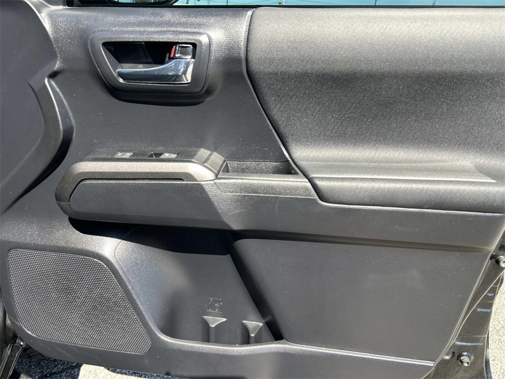 2020 Toyota Tacoma TRD Off-Road photo 23