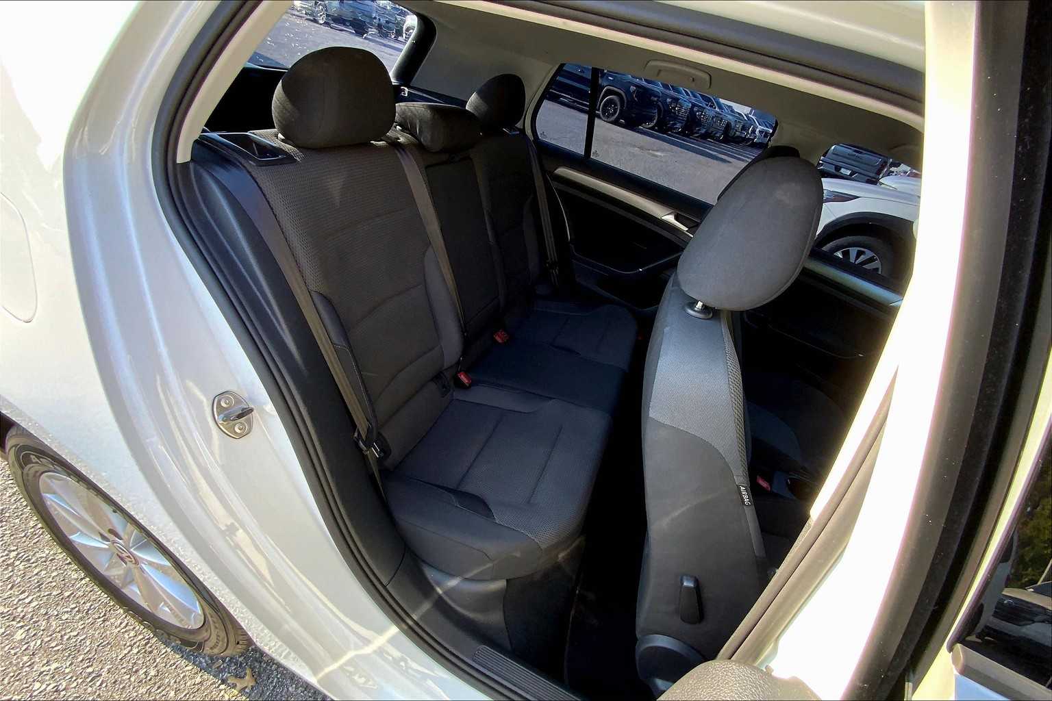2017 Volkswagen Golf S photo 17